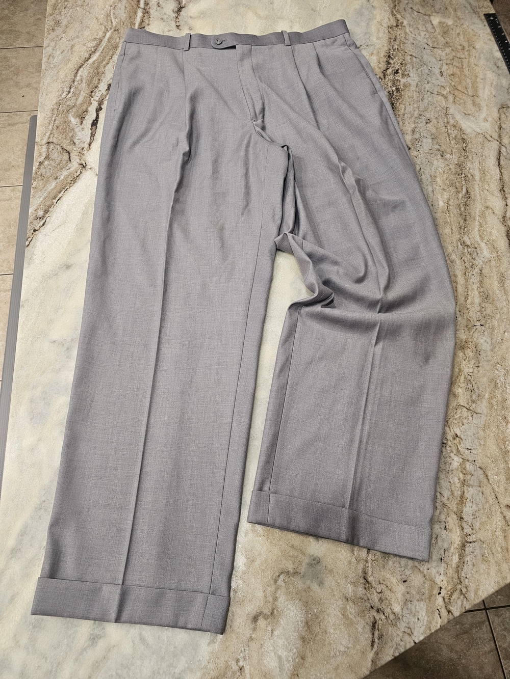 Giorgio Ferraro Dress Pants Men’s Gray Pleated Cuffed Trouser (See Measurements)